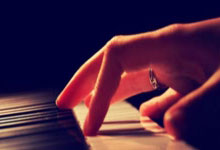 NBA常规赛:猛龙不敌雄鹿.